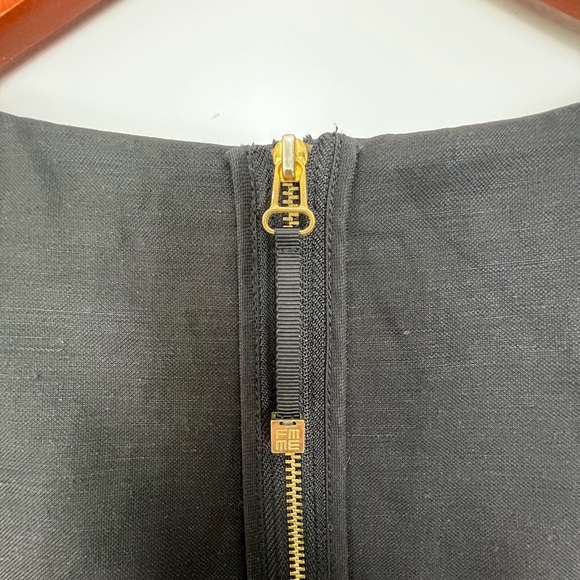 Elegant Black Sleeveless Top - Picture 4 of 6